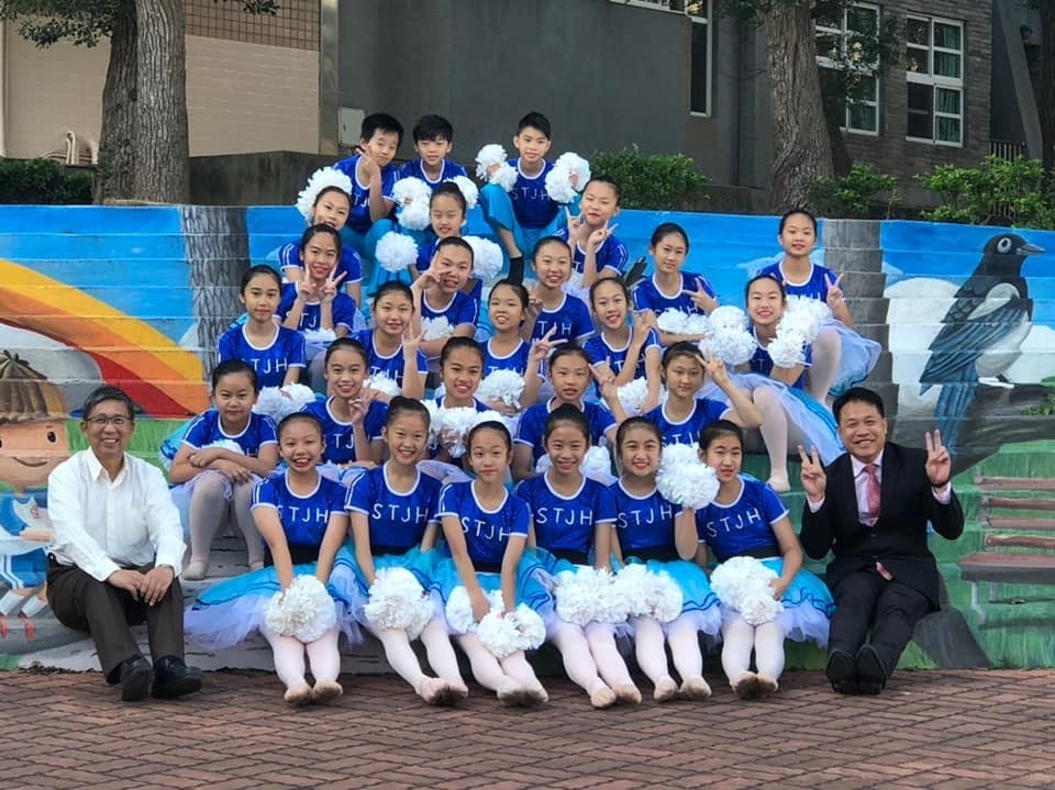 舞蹈班受邀參與外埔國小聖誕快閃活動表演